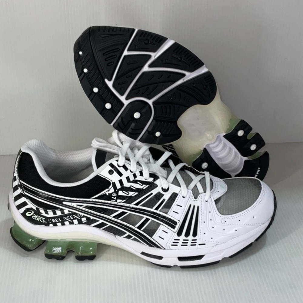 Woman’s Asics gel Kinsei og black, white size 7 us New